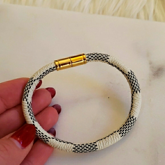 White Faux Leather Magnetic Bracelet - Picture 3 of 7